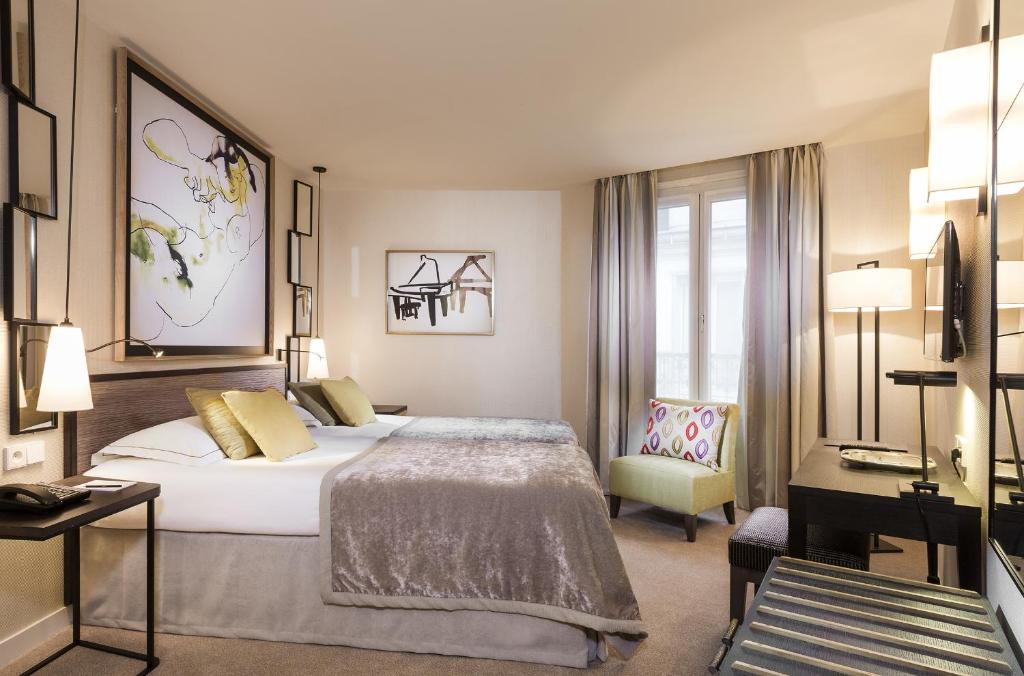 Двухместный (Двухместный номер «Престиж» с 1 кроватью) отеля Balmoral Champs Elysées, Париж