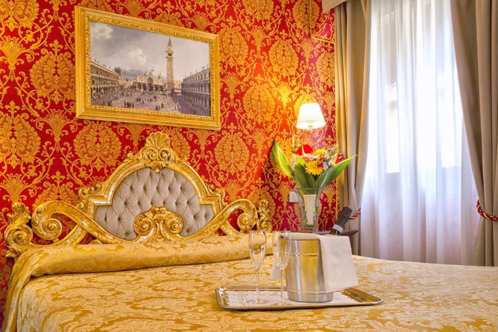 Трехместный (Трехместный номер) отеля Residenza Goldoni, Венеция