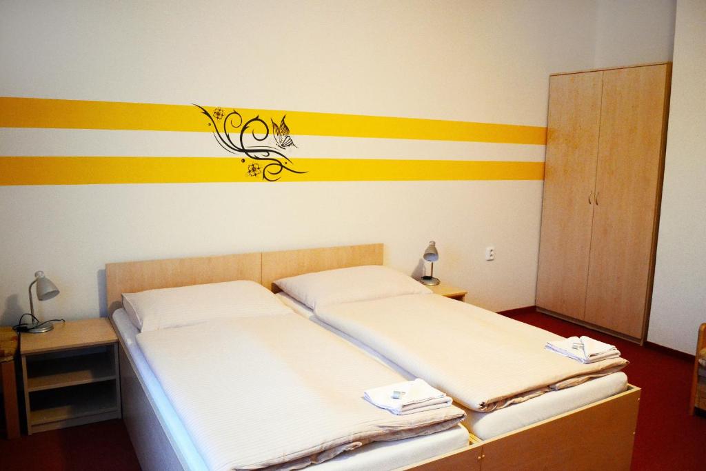 Двухместный (Двухместный номер с 1 кроватью или 2 отдельными кроватями и дополнительной кроватью) гостевого дома Pension Fontana, Подебрады