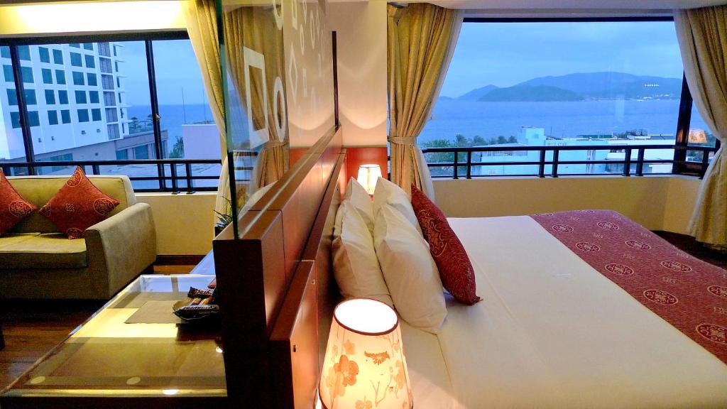 Сьюит (Люкс, вид на море) отеля Asia Paradise Hotel, Нячанг