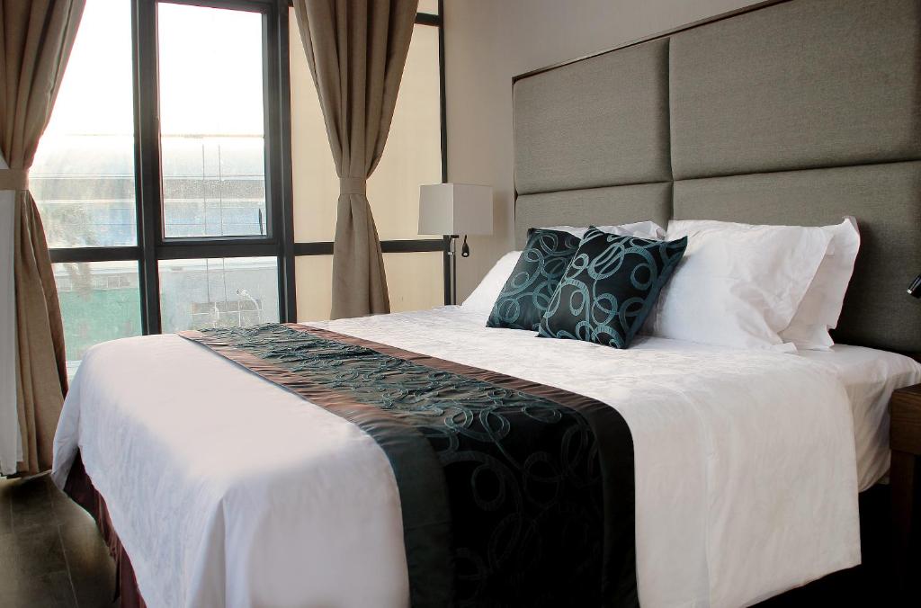Двухместный (Номер Делюкс с кроватью размера «king-size») отеля Golden Phoenix Hotel - Manila, Манила