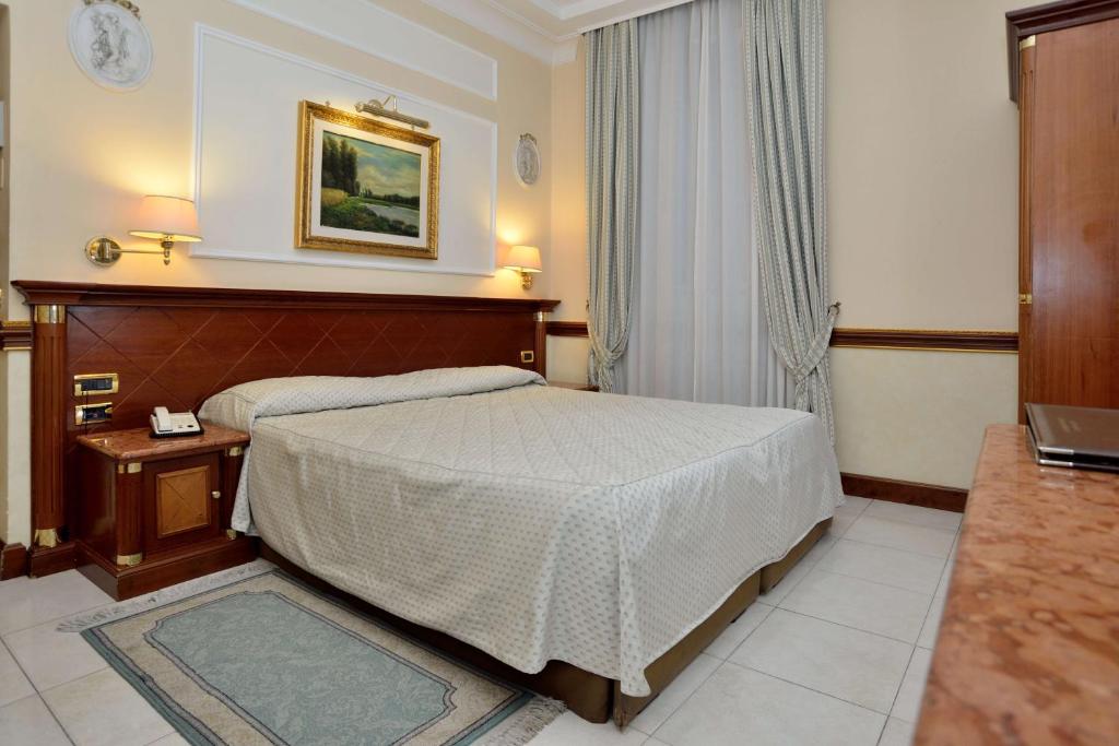 Двухместный (Классический двухместный номер с 1 кроватью или 2 отдельными кроватями) отеля Hotel Hiberia, Рим