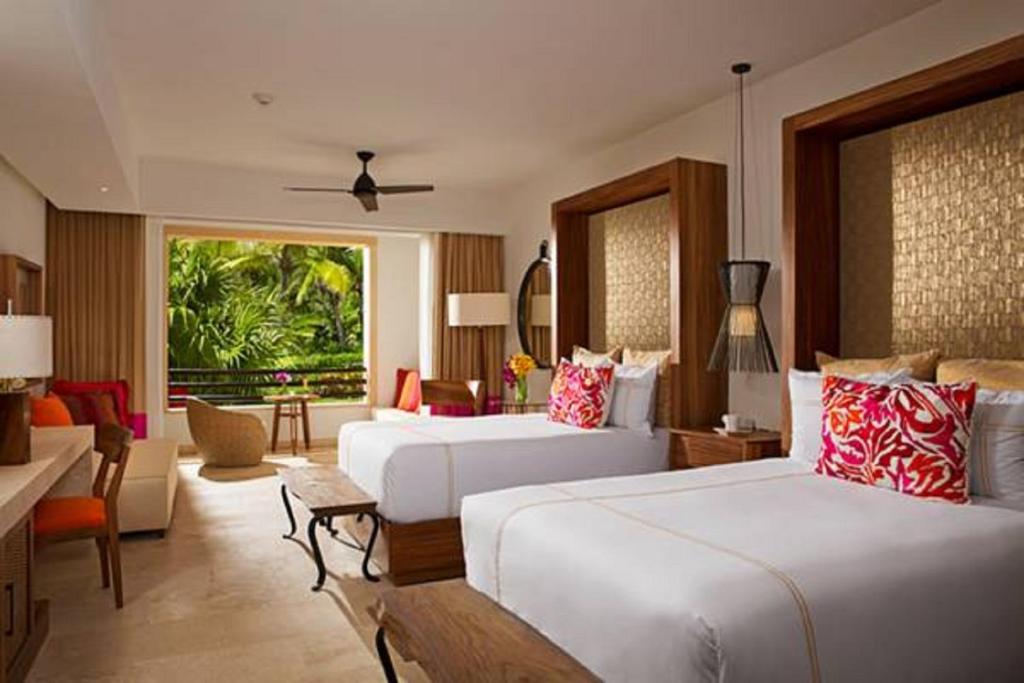 Сьюит (Двухместный полулюкс с 1 кроватью, завтраком и видом на тропический пейзаж) курортного отеля Secrets Akumal Riviera Maya All Inclusive-Adults Only, Акумаль