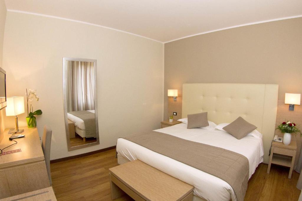 Двухместный (Улучшенный двухместный номер с 1 кроватью - Для одноместного размещения) отеля Hotel Accademia, Болонья