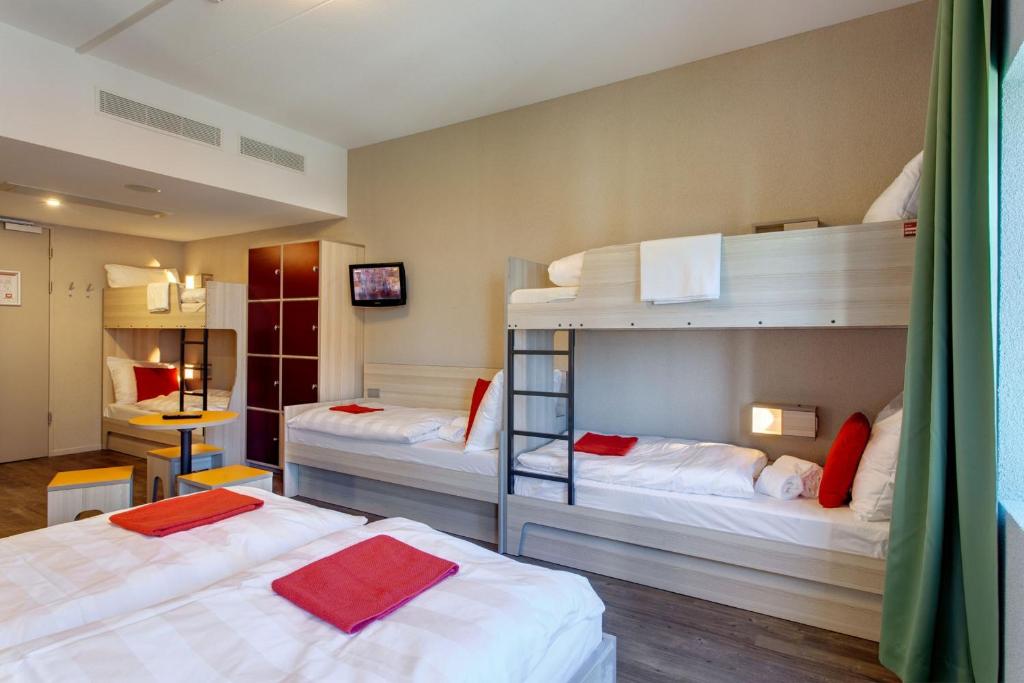 Номер (Спальное место на двухъярусной кровати в общем номере для мужчин и женщин) отеля MEININGER Hotel Amsterdam City West, Амстердам