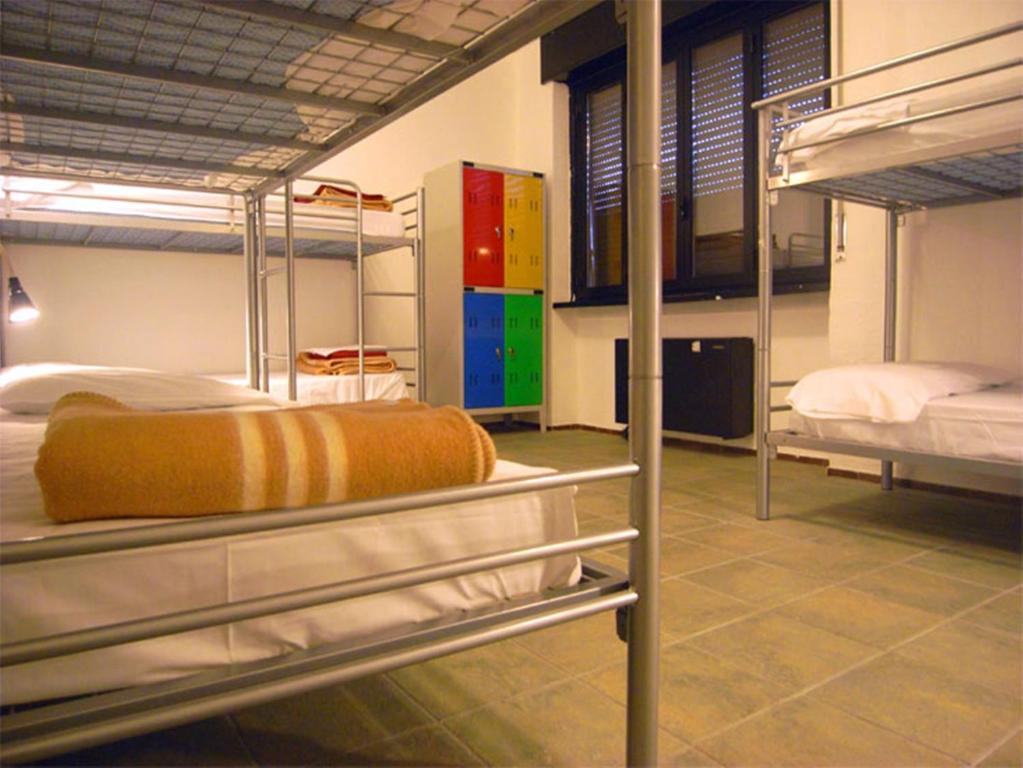 Номер (Кровать в общем номере для мужчин и женщин с 10 кроватями) хостела Hostel Colours, Милан