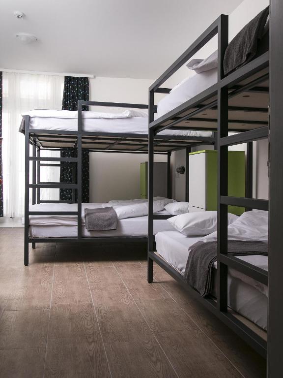Номер (Кровать в общем номере для мужчин и женщин с 10 кроватями) хостела Varad Inn Boutique Hostel and Cafe, Нови-Сад