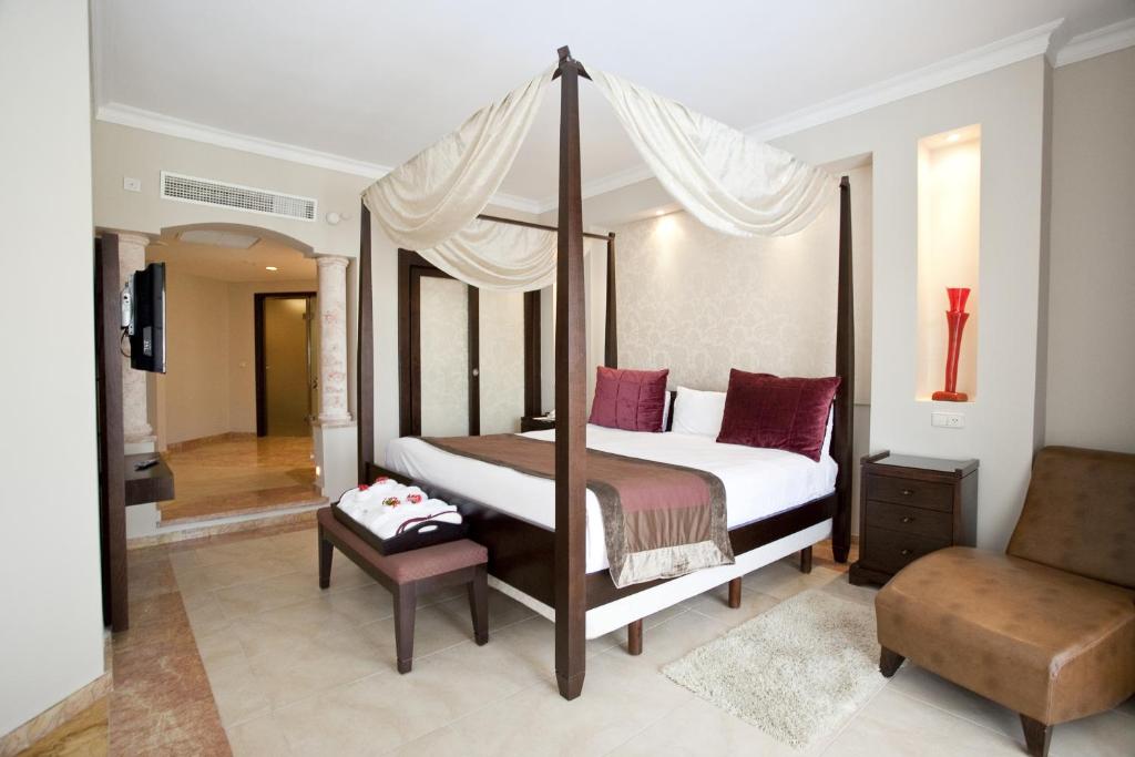 Двухместный (Люкс с 1 спальней и гидромассажной ванной (для 2 взрослых и 1 ребенка) - Бесплатный Wi-Fi) курортного отеля Majestic Elegance - Punta Cana, Баваро