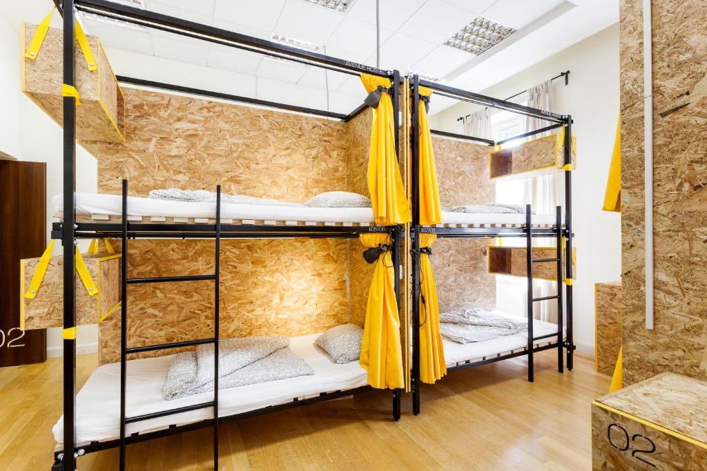 Номер (Спальное место в общем номере для мужчин и женщин с 12 кроватями) хостела Avenue Hostel, Будапешт