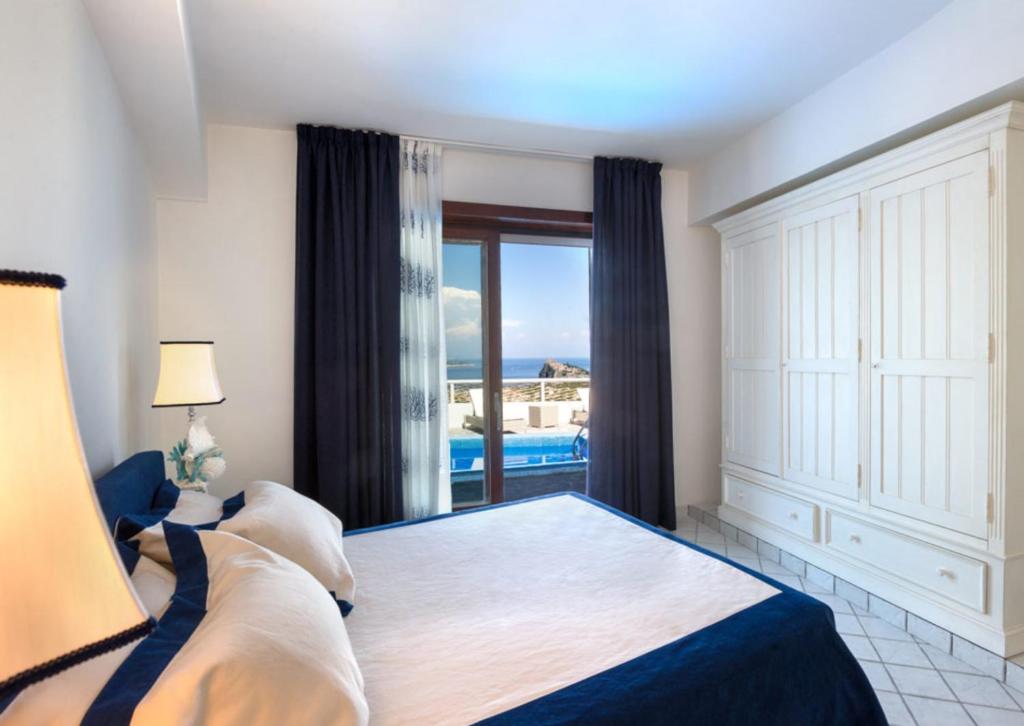 Двухместный (Двухместный номер с 1 кроватью, вид на море) отеля Relais Bijoux Ischia, Искья
