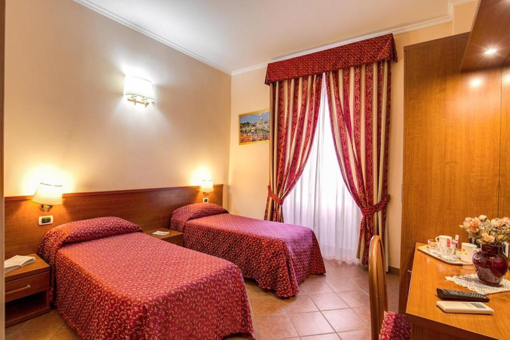 Двухместный (Двухместный номер с 2 отдельными кроватями и ванной комнатой) отеля Millyhouse, Рим