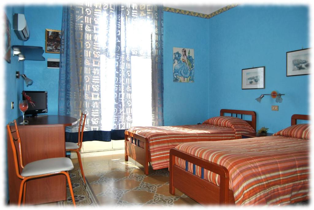 Двухместный (Двухместный номер с 2 отдельными кроватями и общей ванной комнатой) отеля Bed and Breakfast D'Angelo, Палермо