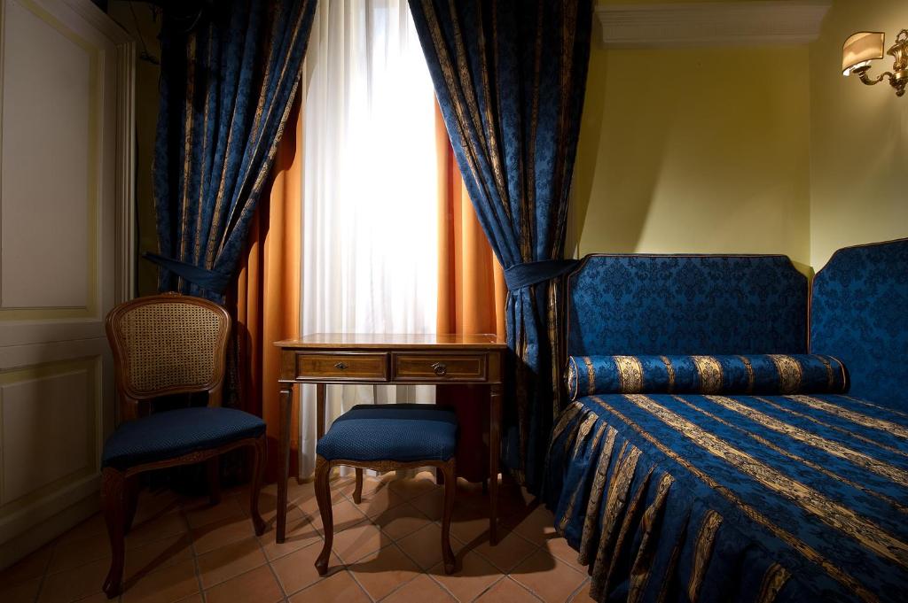 Одноместный (Одноместный номер) отеля Chiaja Hotel de Charme, Неаполь