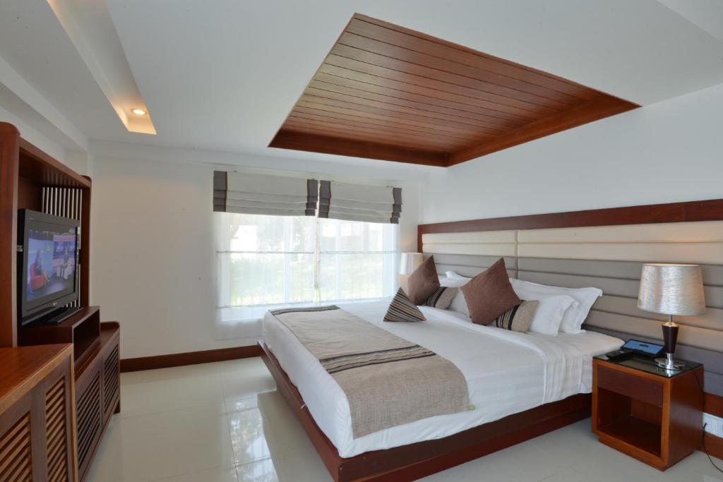 Сьюит (Семейный люкс с 2 спальнями) отеля Independence Hotel Resort & Spa, Сиануквиль