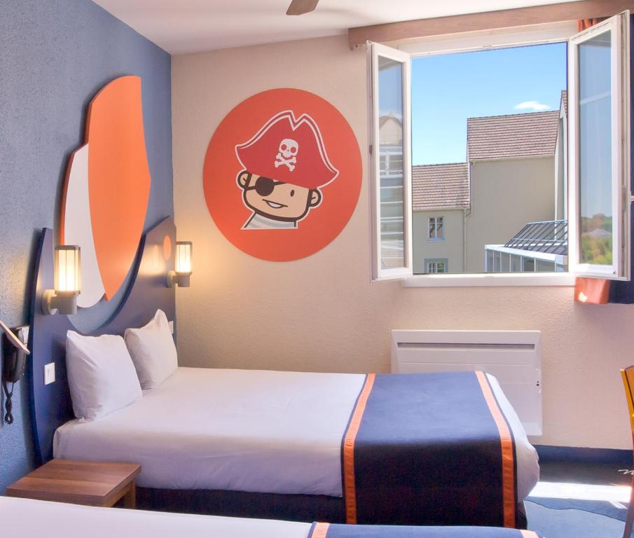 Четырехместный (Четырехместный номер с 2 отдельными кроватями) отеля Explorers Hotel at Disneyland® Paris, Серри