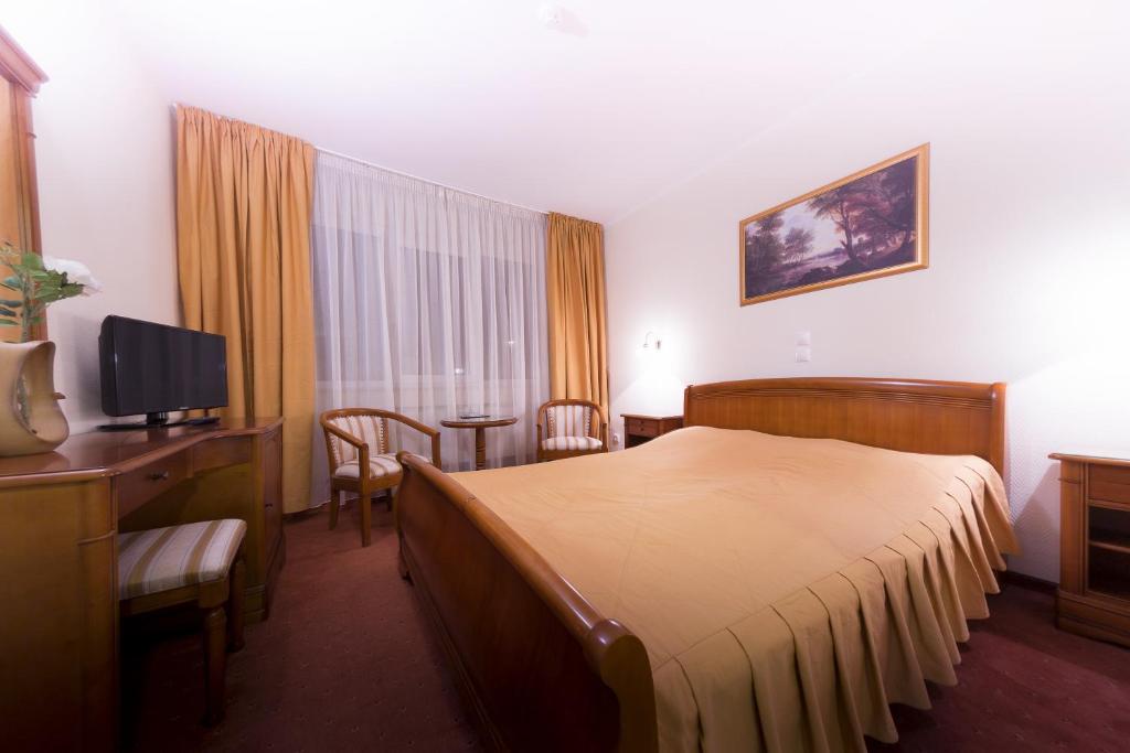 Двухместный (Стандартный двухместный номер с 1 кроватью или 2 отдельными кроватями 3*) отеля Hotel Transilvania, Алба-Юлия