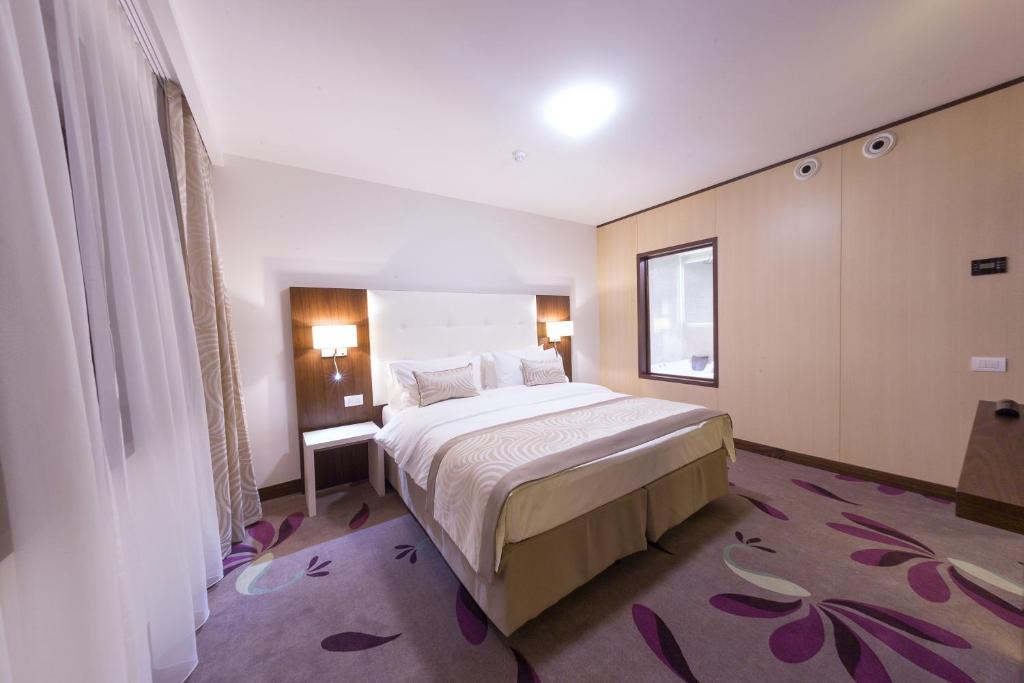 Двухместный (Двухместный номер Делюкс с 1 кроватью или 2 отдельными кроватями 4*) отеля Hotel Transilvania, Алба-Юлия