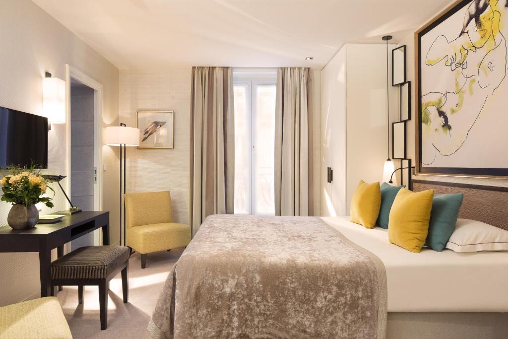 Двухместный (Улучшенный двухместный номер с 1 кроватью или 2 отдельными кроватями) отеля Balmoral Champs Elysées, Париж