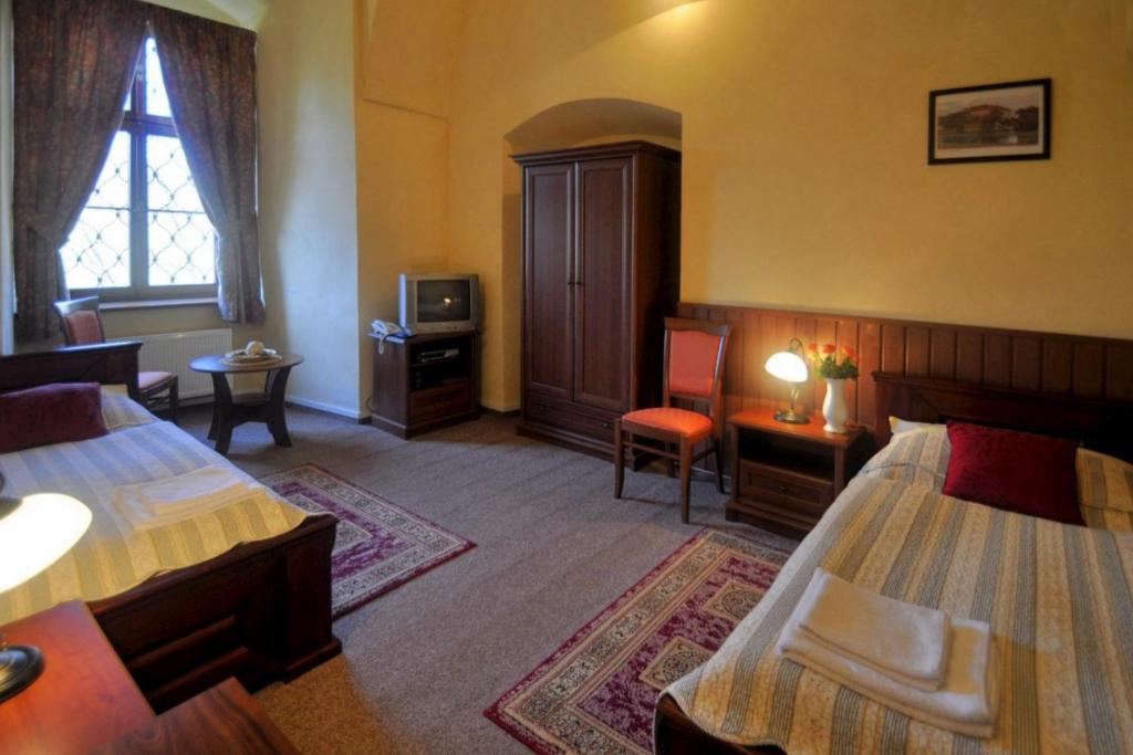 Двухместный (Двухместный номер с 1 кроватью или 2 отдельными кроватями, общая ванная комната) отеля Zamek Cerveny Hradek, Хомутов