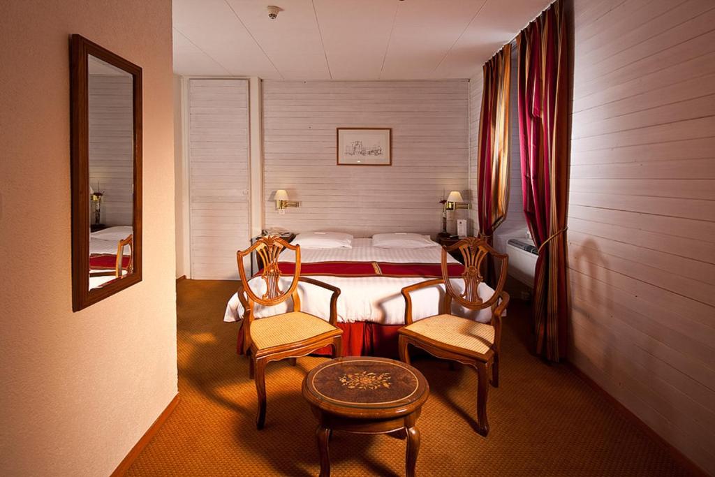 Двухместный (Улучшенный двухместный номер с 1 кроватью) отеля Hotel AlaGare, Лозанна