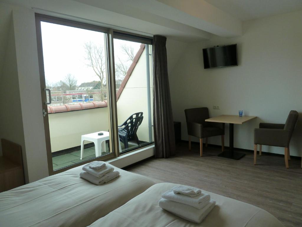 Двухместный (Классический двухместный номер с 1 кроватью и балконом) отеля Hotel het Zwaantje, Амстердам