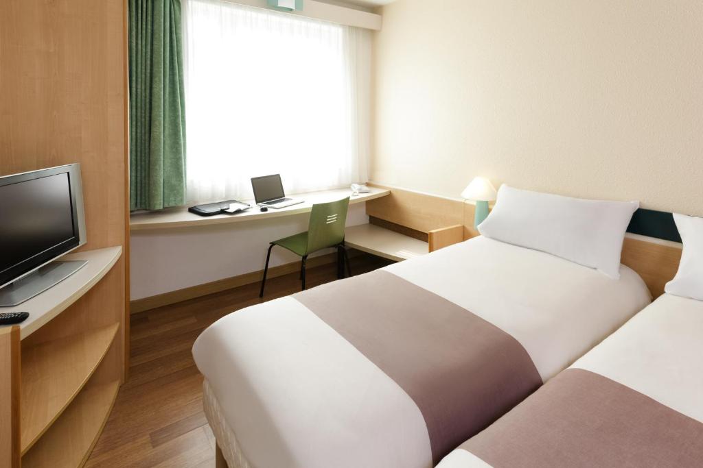 Двухместный (Двухместный номер с 2 отдельными кроватями) отеля ibis Namur Centre, Намюр
