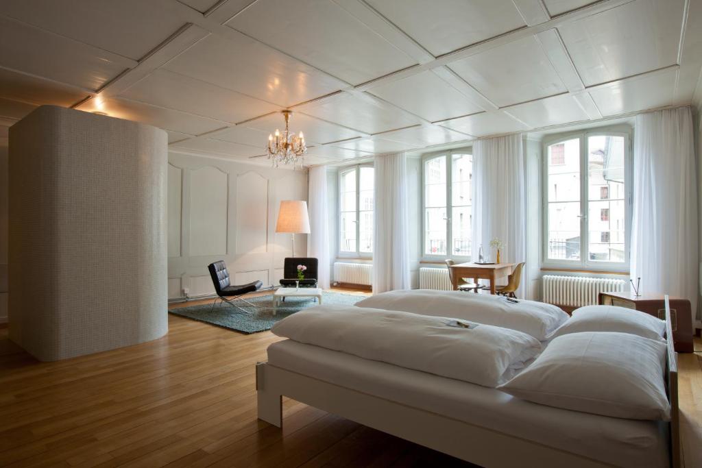 Двухместный (Двухместный номер с кроватью размера «king-size» и собственной ванной комнатой) отеля Hotel Restaurant Schwert Thun, Тун