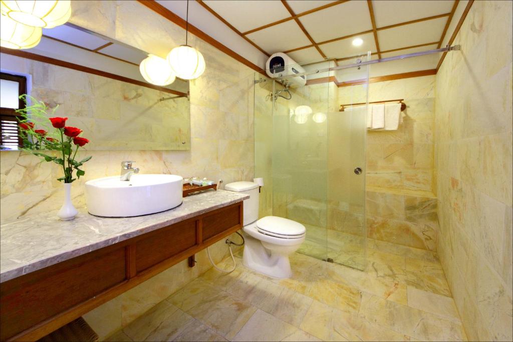 Двухместный (Улучшенный двухместный номер с 1 кроватью) отеля Thanh Van 1 Hotel, Хойан