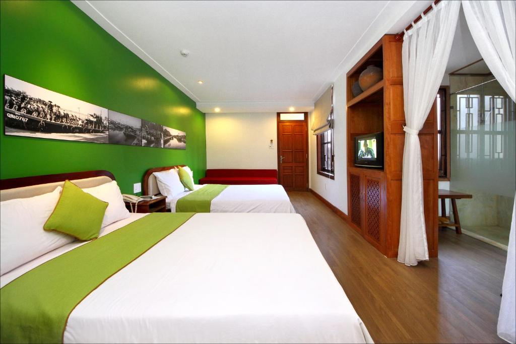 Семейный (Семейный номер Делюкс) отеля Thanh Van 1 Hotel, Хойан