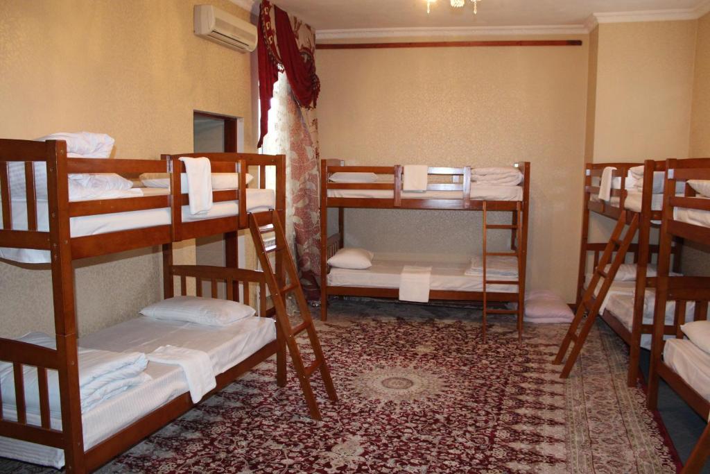 Номер (Кровать в общем номере для мужчин и женщин с 10 кроватями) хостела Green House, Душанбе