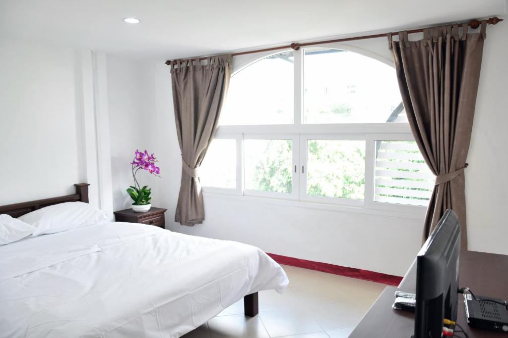 Двухместный (Улучшенный двухместный номер с 1 кроватью) гостевого дома Seedling House, Паттайя