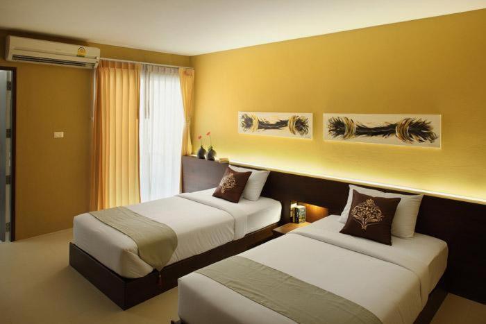 Двухместный (Улучшенный двухместный номер с 2 отдельными кроватями) отеля Samkong Place, Пхукет