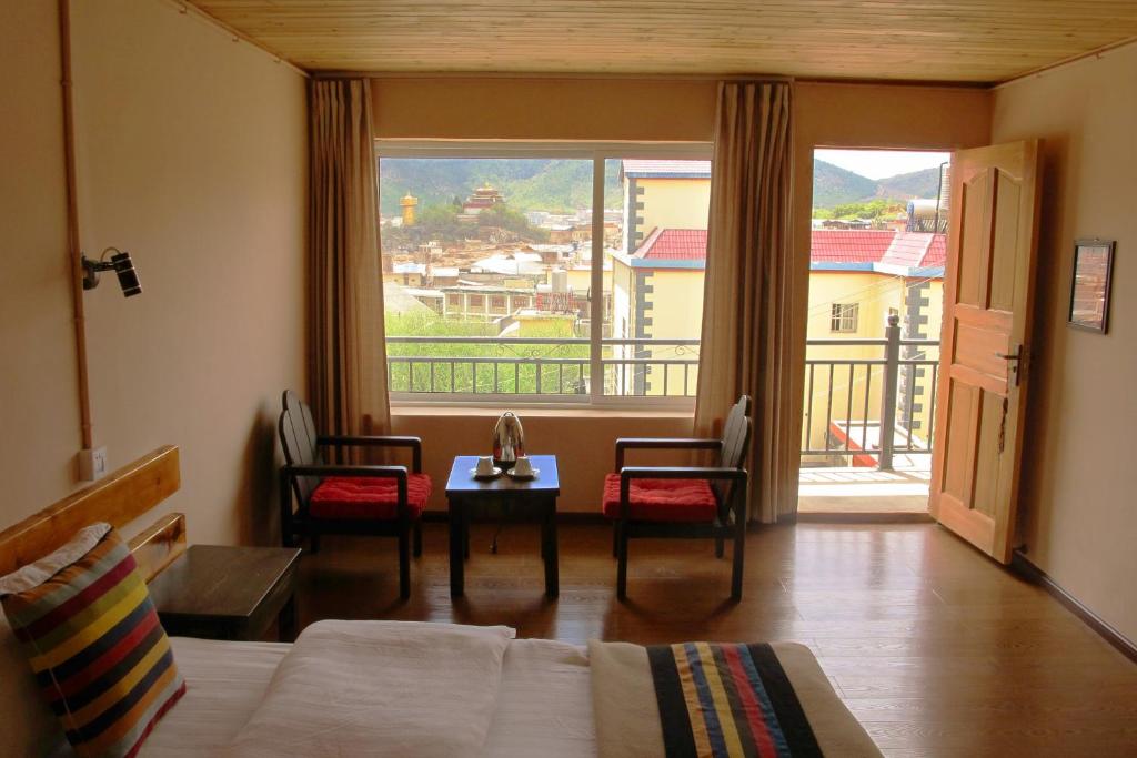Двухместный (Двухместный номер Делюкс с 1 кроватью и душем) гостевого дома Kevin's Trekker Inn, Шангри-Ла (Тибет)