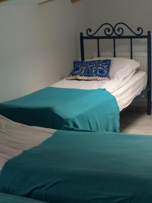 Номер (Односпальная кровать в общем номере с 4 кроватями) хостела Retro Hostel, Клуж-Напока