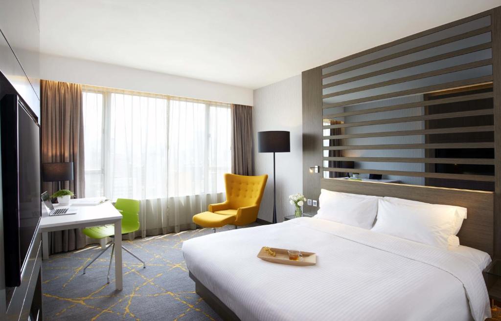 Двухместный (Premier Double Room - Flexible Stay with Breakfast Package) отеля The Cityview, Гонконг (город)