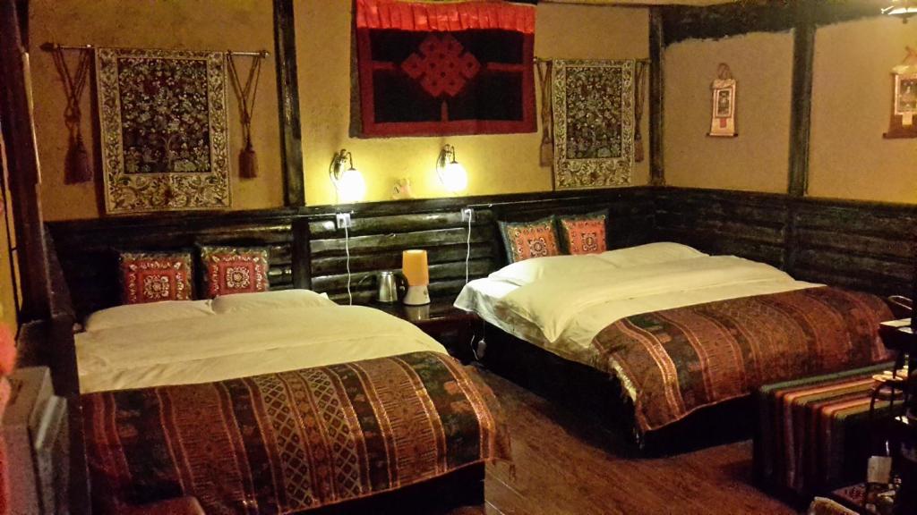 Двухместный (Улучшенный двухместный номер с 2 отдельными кроватями) гостевого дома Timeless Inn, Шангри-Ла (Тибет)