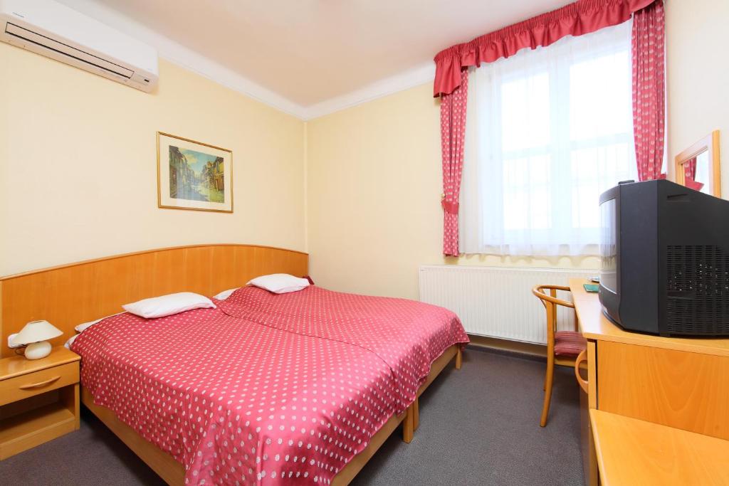 Двухместный (Двухместный номер с 1 кроватью и кондиционером) отеля Hotel Blaha Lujza, Балатонфюред