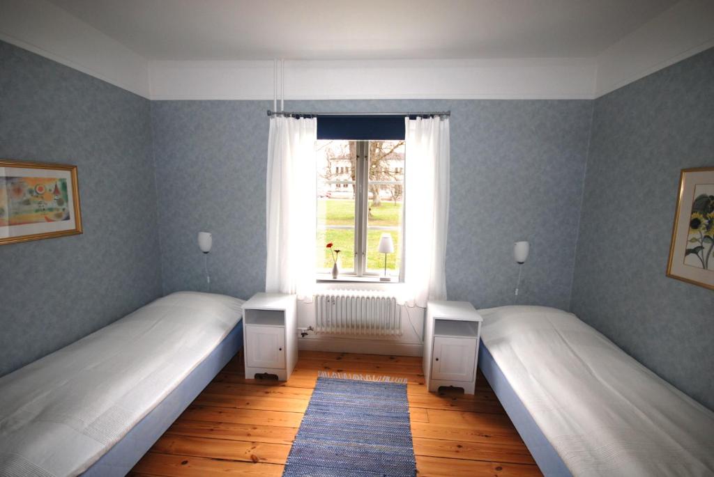 Двухместный (Бюджетный двухместный номер с 2 отдельными кроватями) хостела Vadstena Folkhögskola Vandrarhem, Мутала