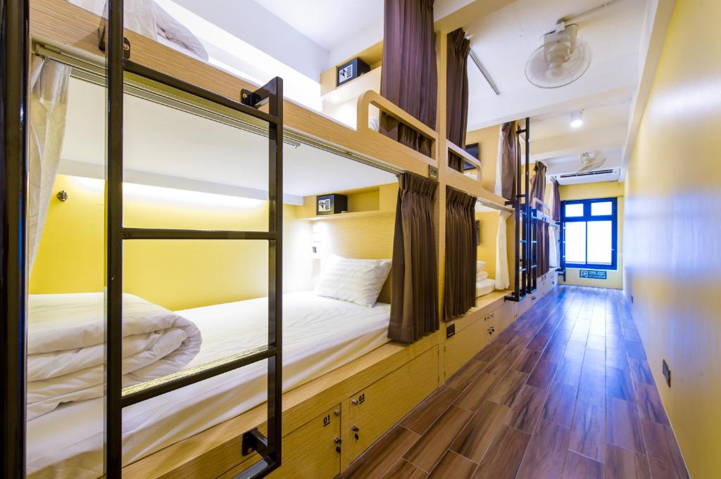 Номер (Кровать в общем 8-местном номере для мужчин и женщин), Matchbox Bangkok Hostel