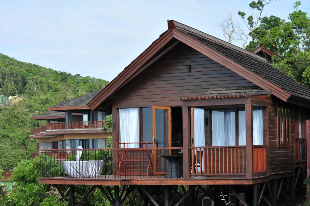 Вилла (Вилла с 1 спальней - вилла «Облачный орел» с видом на море и террасой) отеля Yalong Bay Earthly Paradise Birds Nest Resort, Санья