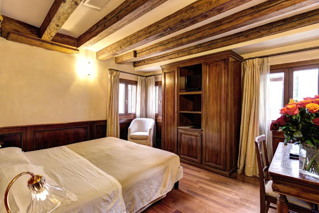 Двухместный (Двухместный номер с 1 кроватью или 2 отдельными кроватями) отеля Palazzo La Scala, Венеция