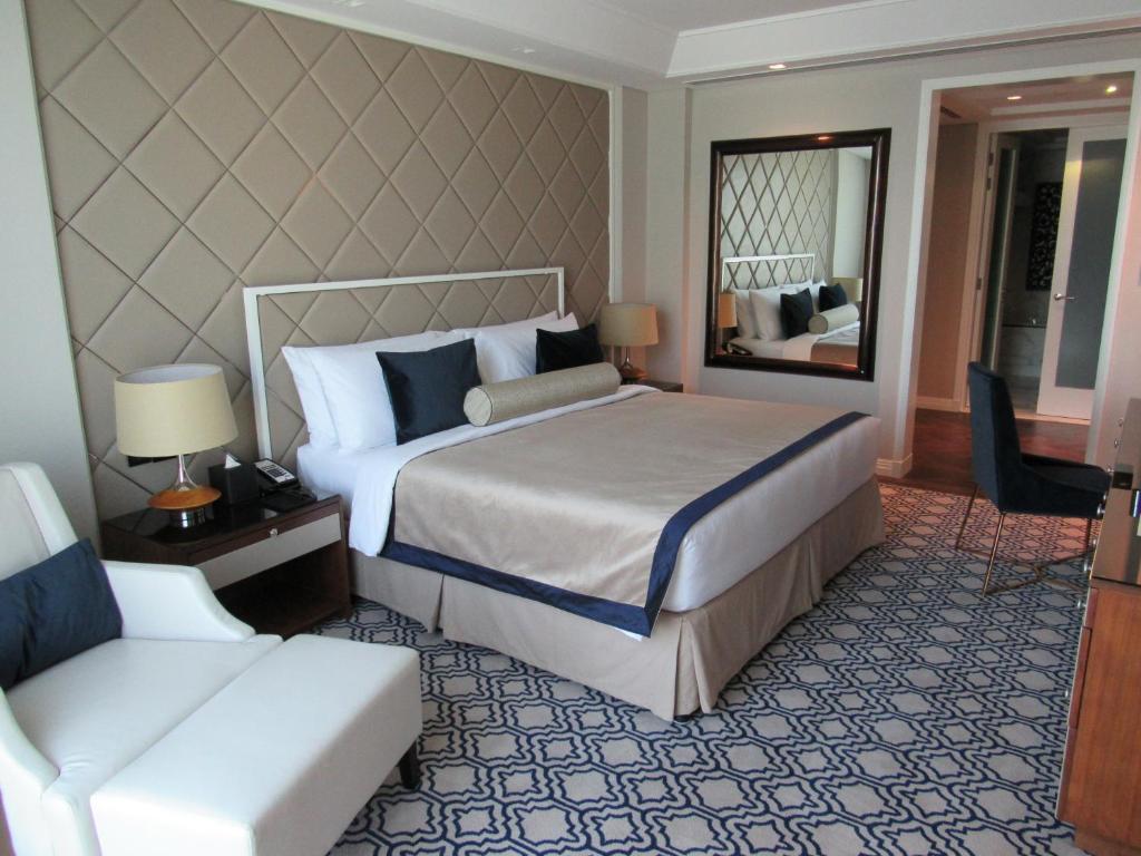 Сьюит (Роскошный люкс с видом на Бурж) отеля Taj Dubai, Дубай