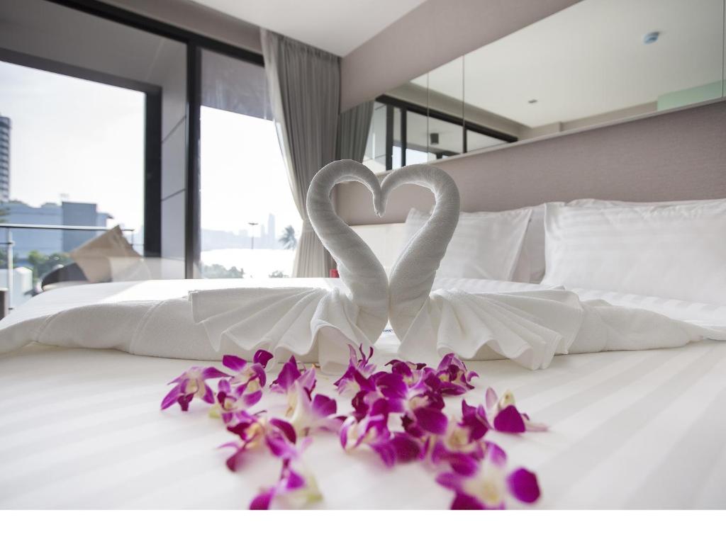 Двухместный (Двухместный номер Делюкс с частичным видом на море) отеля Serenotel Pattaya, Паттайя