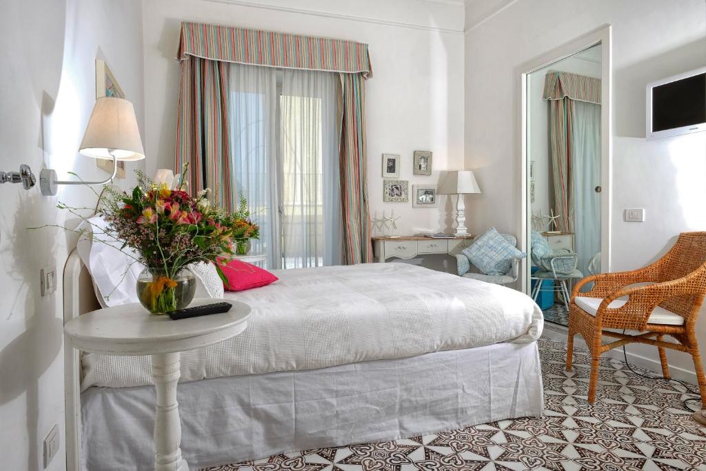 Двухместный (Двухместный номер Делюкс с 1 кроватью и балконом, вид на море) гостевого дома Affittacamere Capri Dolce Vita, Капри
