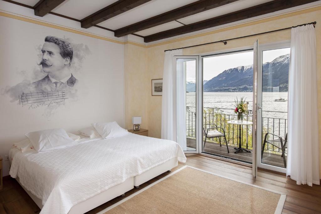 Двухместный (Улучшенный двухместный номер с 2 отдельными кроватями, балконом и видом на озеро) отеля Art Hotel Ristorante Posta Al Lago, Аскона