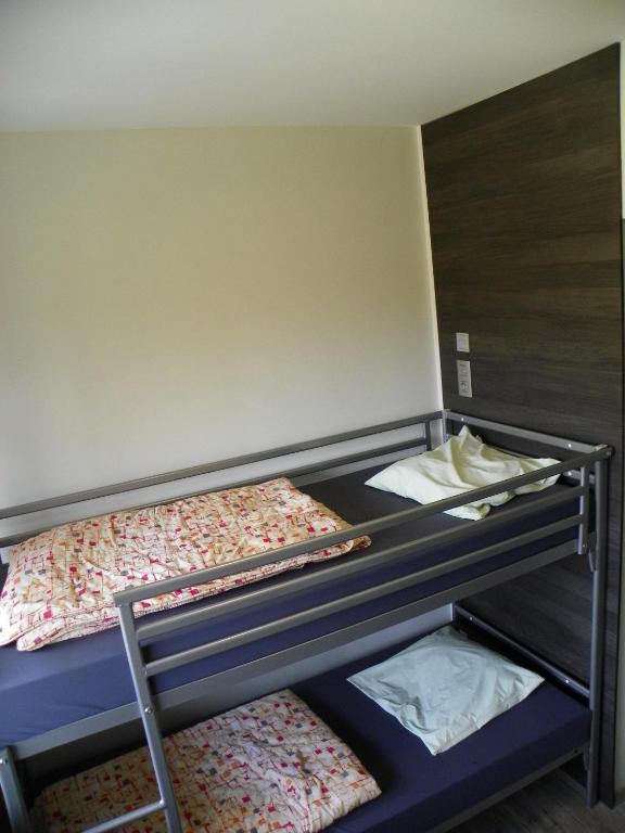 Номер (Кровать в общем номере для мужчин) хостела Malmedy Youth Hostel, Мальмеди