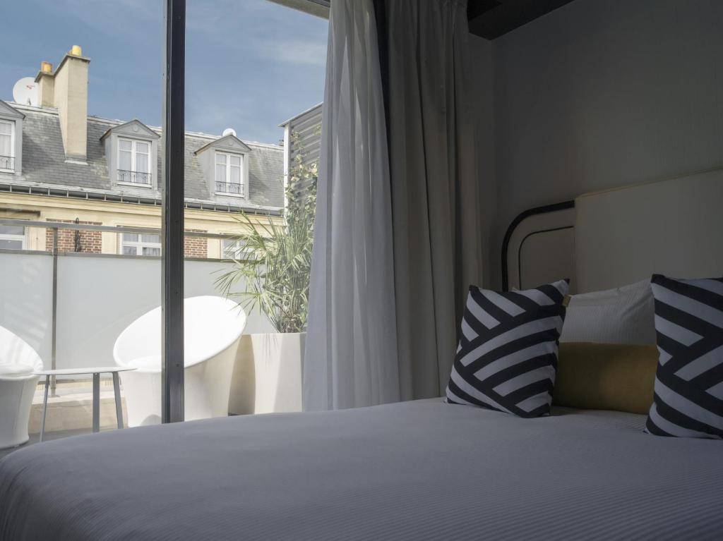 Двухместный (Двухместный номер с 1 кроватью и террасой) отеля Hotel Ekta Champs Elysées, Париж