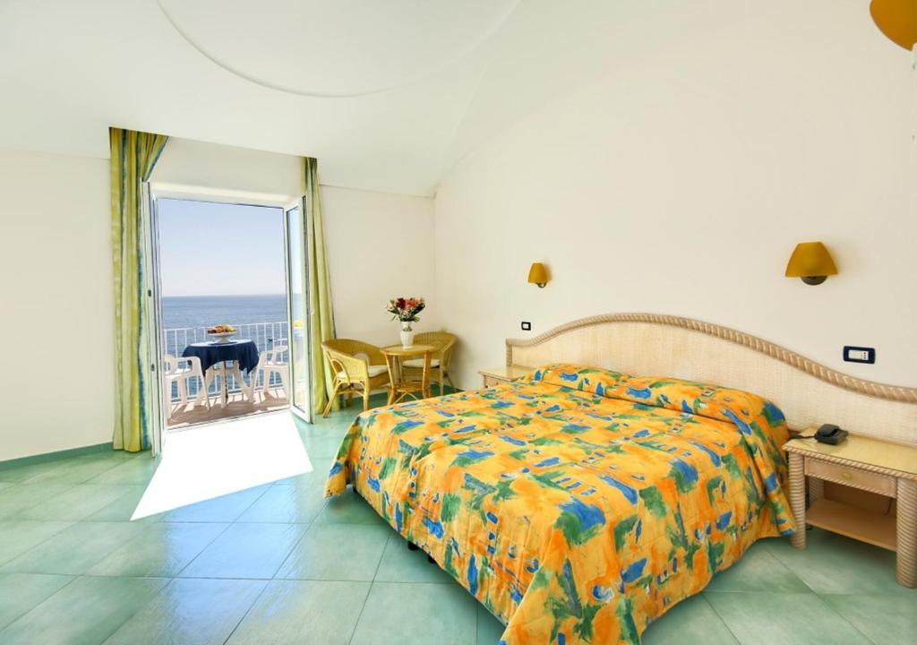 Двухместный (Стандартный двухместный номер с 1 кроватью или 2 отдельными кроватями, вид на море) отеля Hotel Albatros, Искья