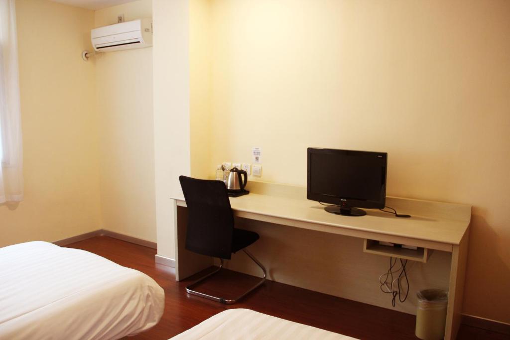 Двухместный (Двухместный номер А с 2 отдельными кроватями) отеля Hanting Express Dalian Olympic Square Hotel, Далянь