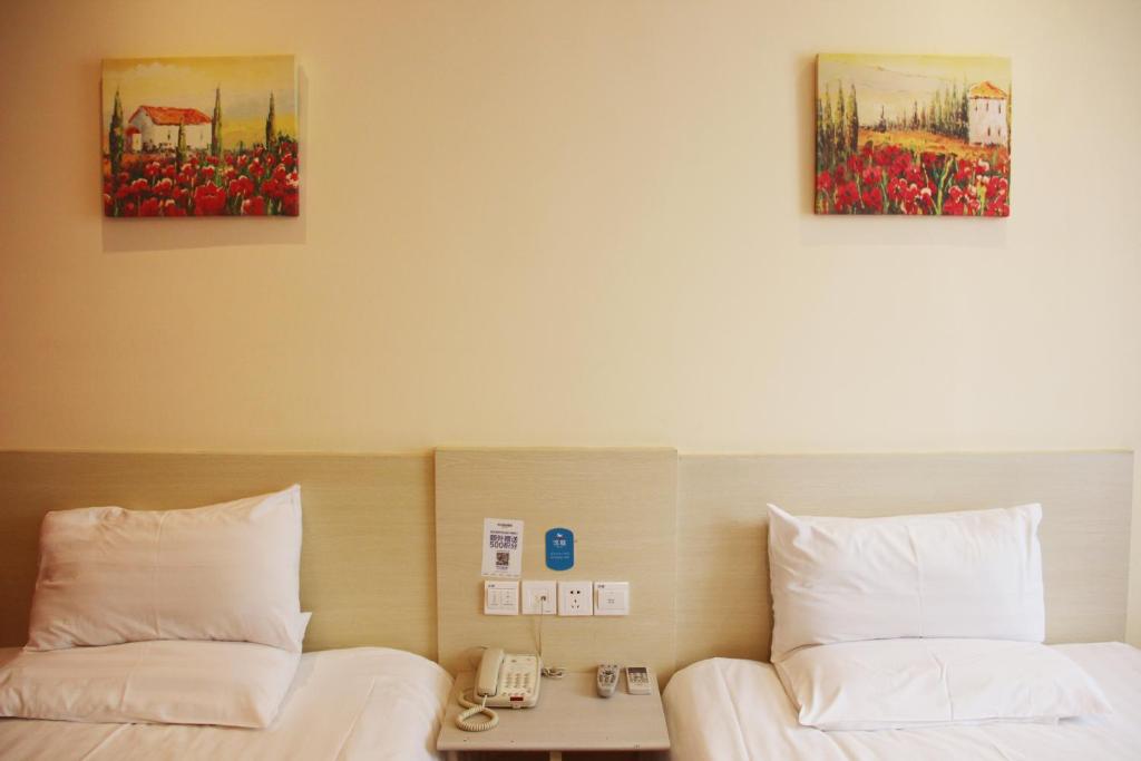 Двухместный (Улучшенный двухместный номер с 2 отдельными кроватями) отеля Hanting Express Inn Harbin Dongdazhi Street Qiulin, Харбин